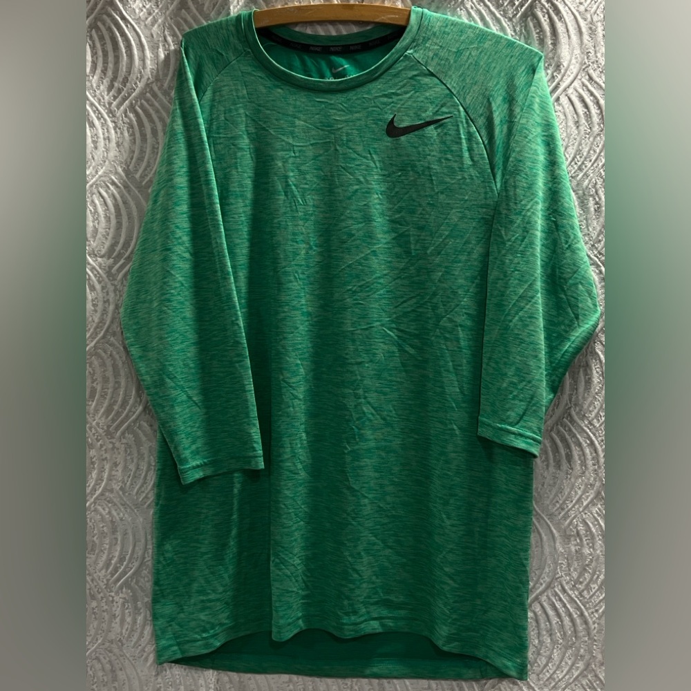 Nike Men's Heathered Green Athletic Tee with Swoosh